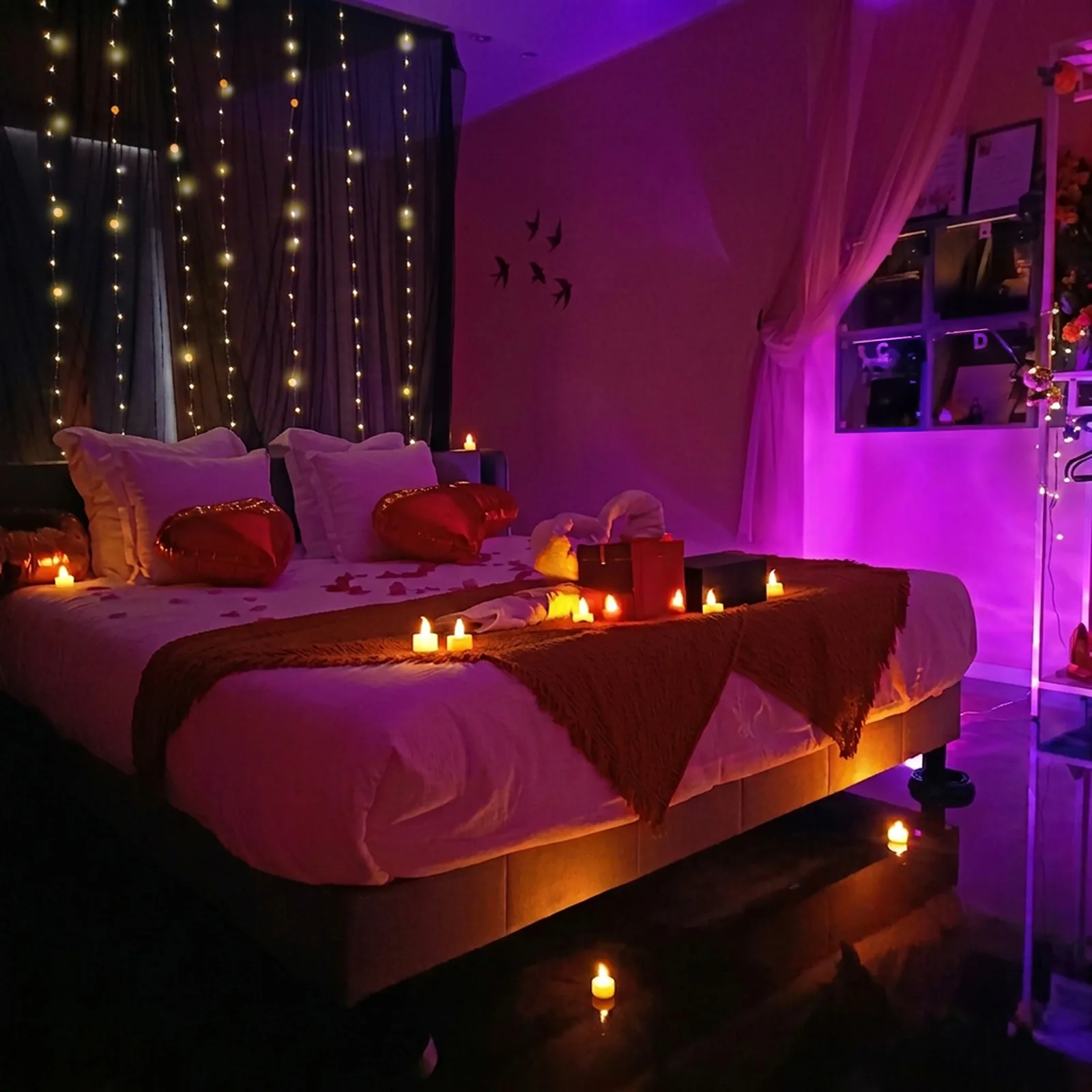 Chambre : guirlandes et lumières violettes