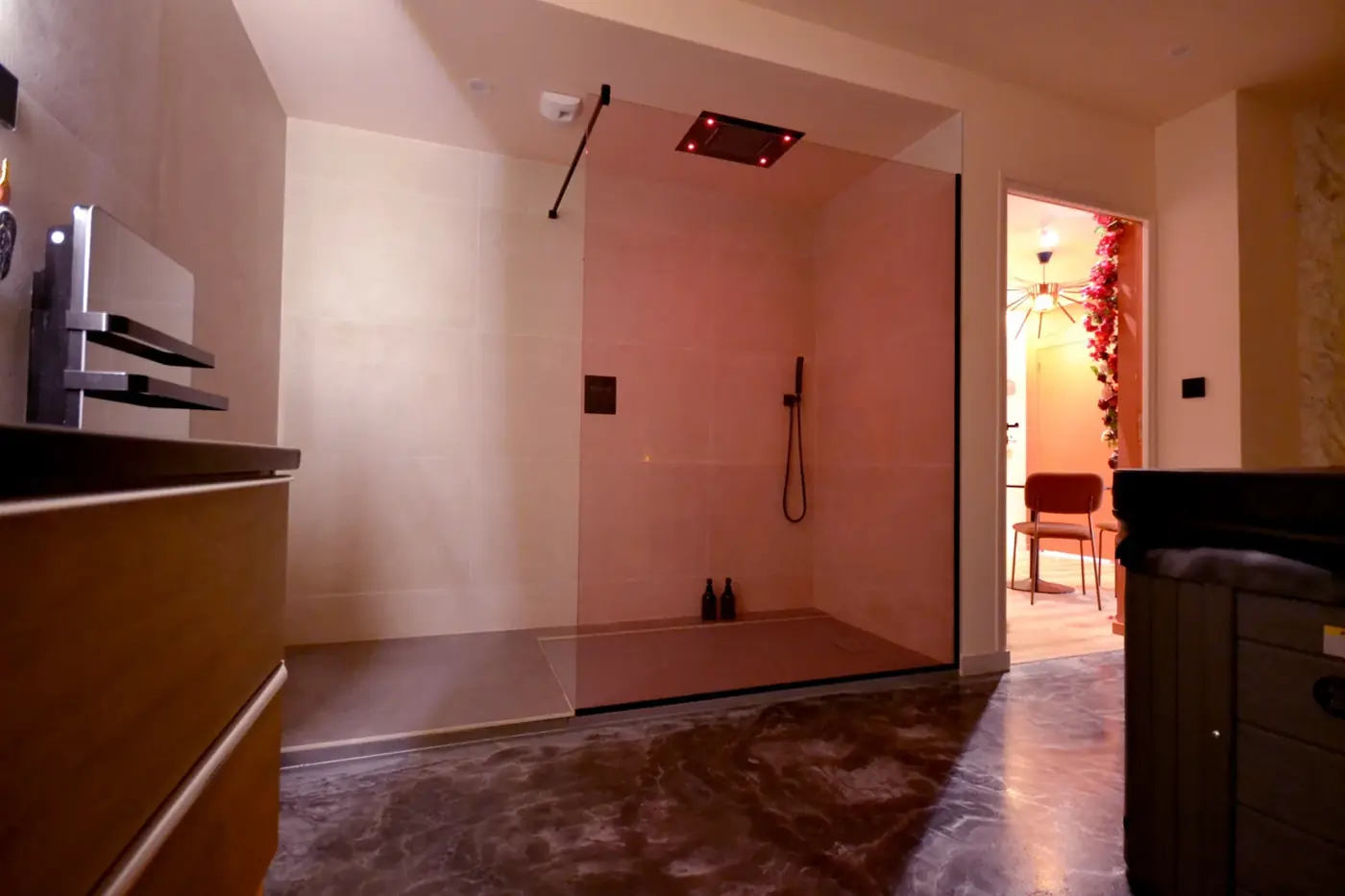 Douche de la suite NOTI Room